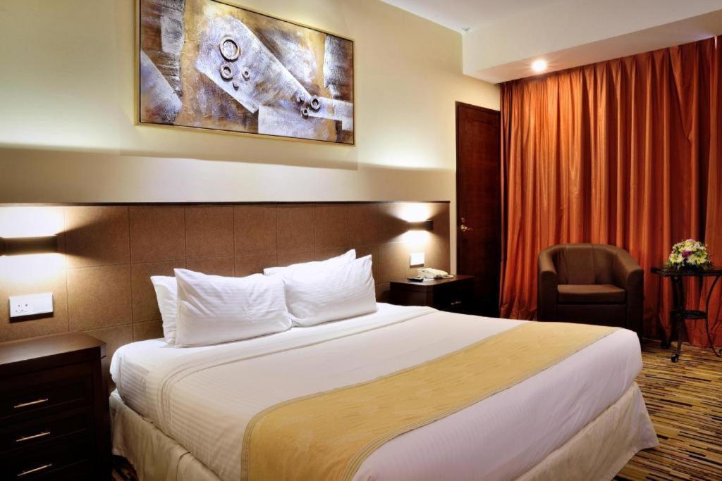 Hotel Royal Penang George Town Exteriör bild